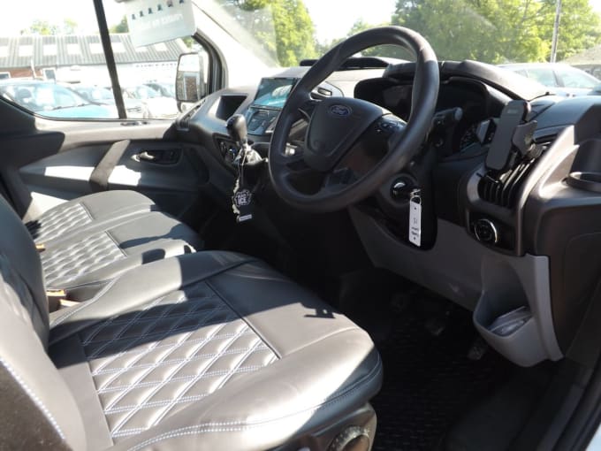 2025 Ford Transit Custom