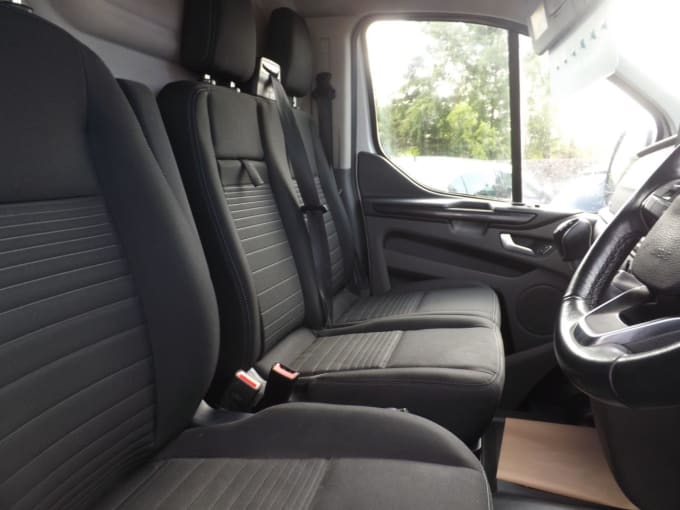 2025 Ford Transit Custom