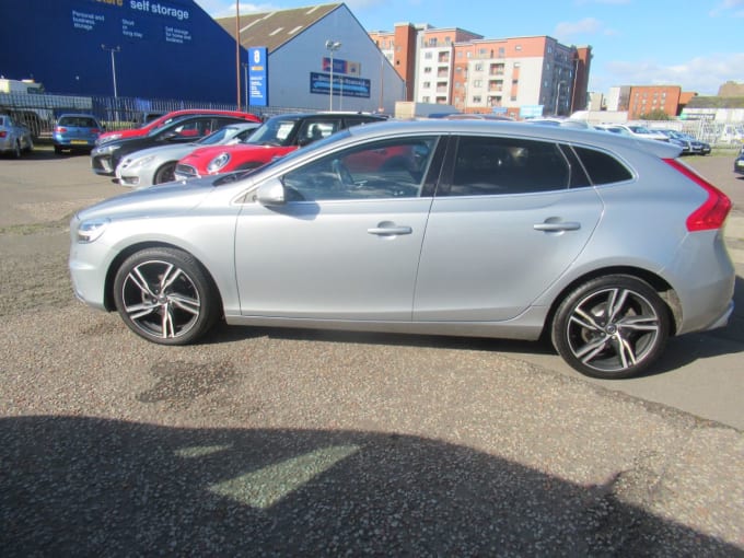 2024 Volvo V40