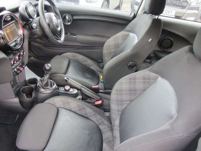 2025 Mini Hatch