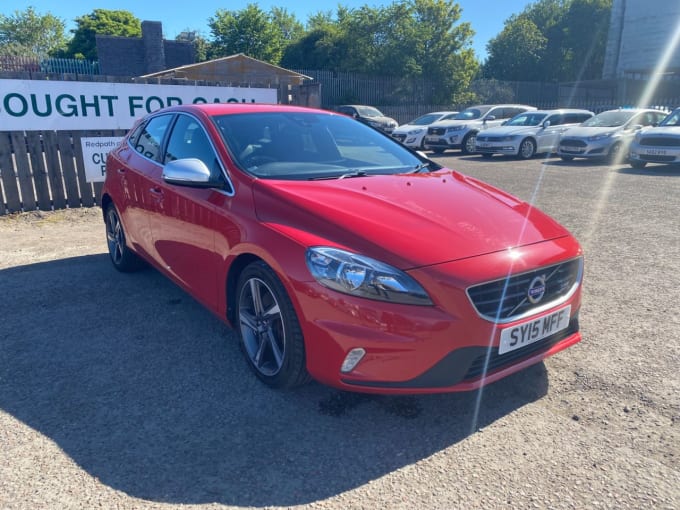 2025 Volvo V40