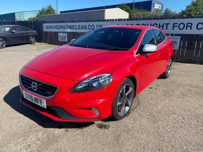 2025 Volvo V40