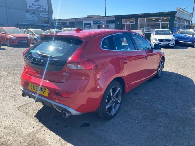 2025 Volvo V40