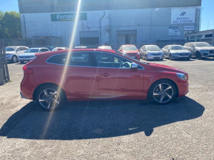 2025 Volvo V40