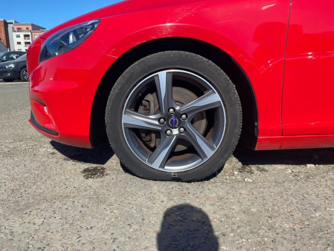 2025 Volvo V40