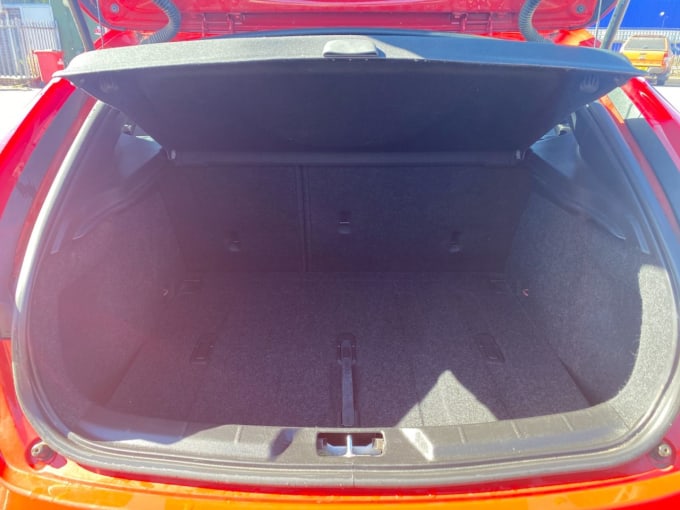 2025 Volvo V40