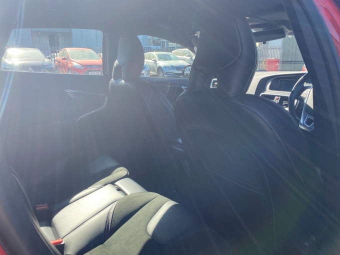 2025 Volvo V40