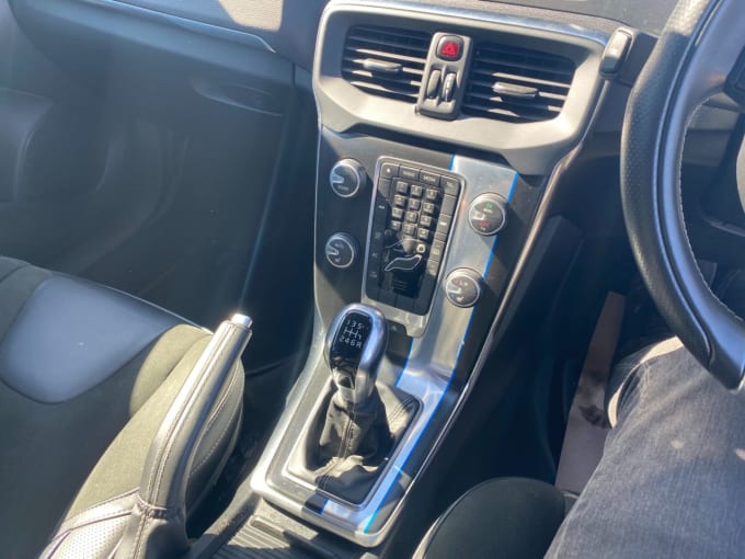 2025 Volvo V40