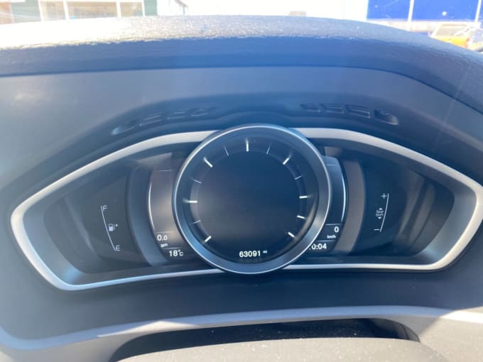 2025 Volvo V40