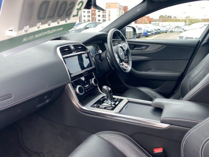 2025 Jaguar Xe