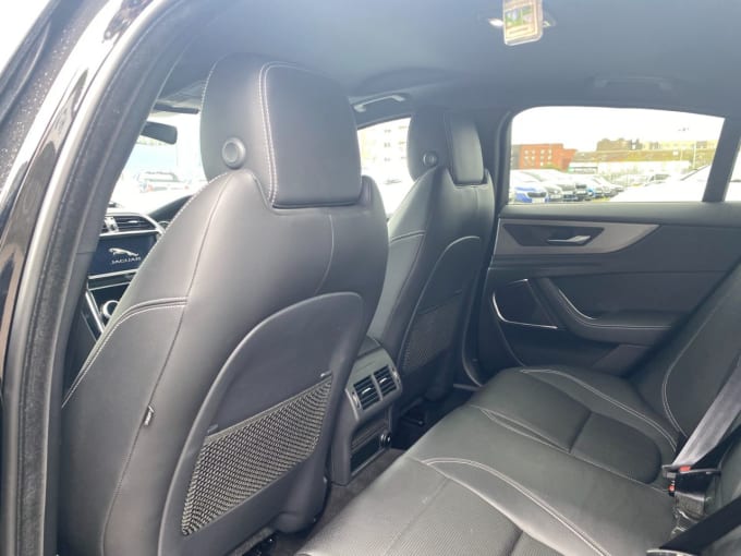 2025 Jaguar Xe