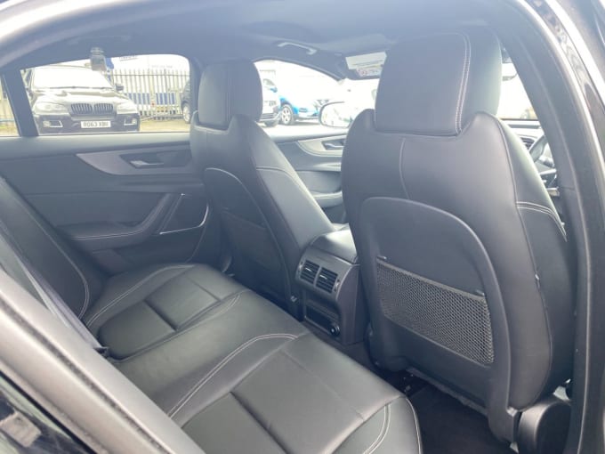 2025 Jaguar Xe