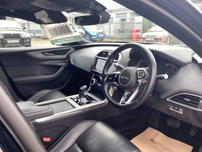2025 Jaguar Xe