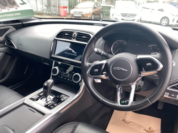 2025 Jaguar Xe