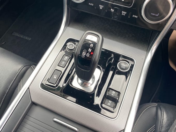 2025 Jaguar Xe
