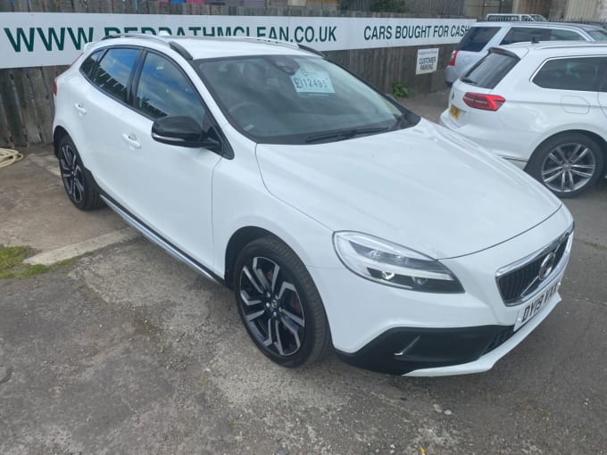 2025 Volvo V40 Cross Country