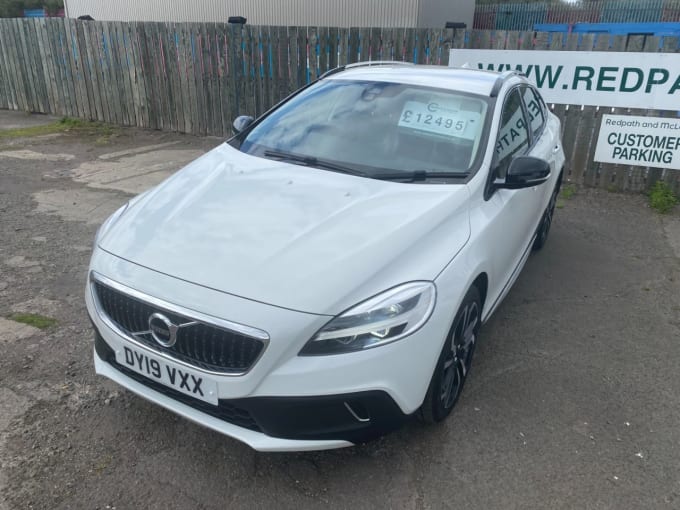 2025 Volvo V40 Cross Country