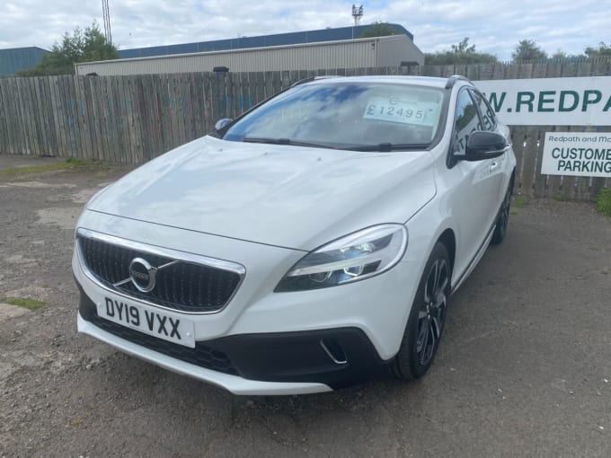 2025 Volvo V40 Cross Country
