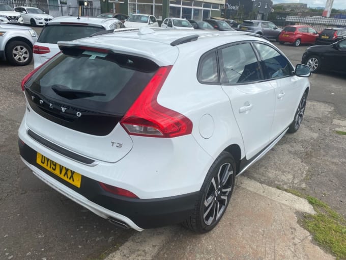 2025 Volvo V40 Cross Country