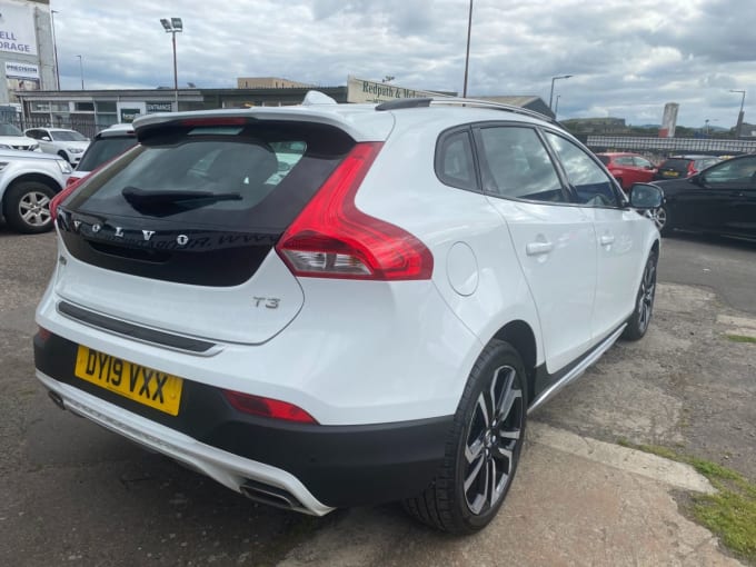 2025 Volvo V40 Cross Country