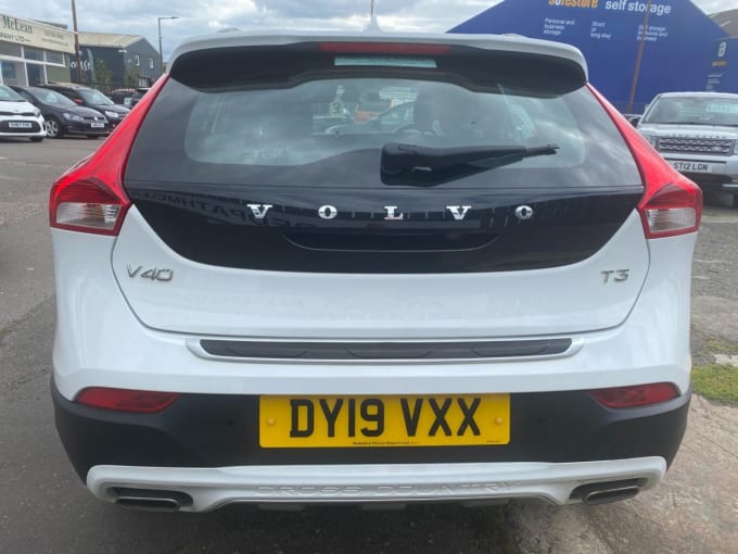 2025 Volvo V40 Cross Country