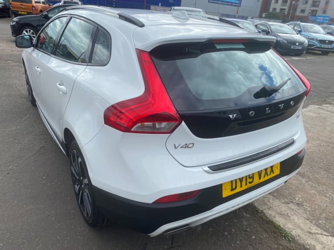 2025 Volvo V40 Cross Country
