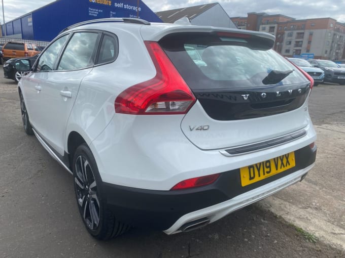 2025 Volvo V40 Cross Country