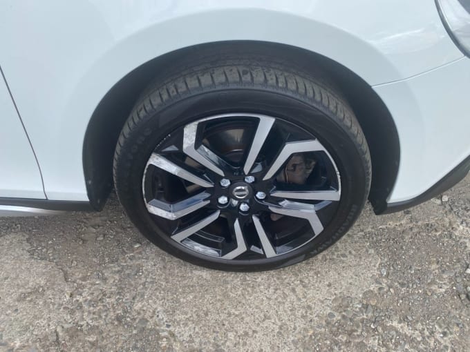 2025 Volvo V40 Cross Country