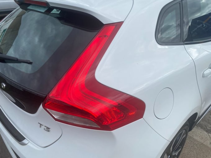 2025 Volvo V40 Cross Country