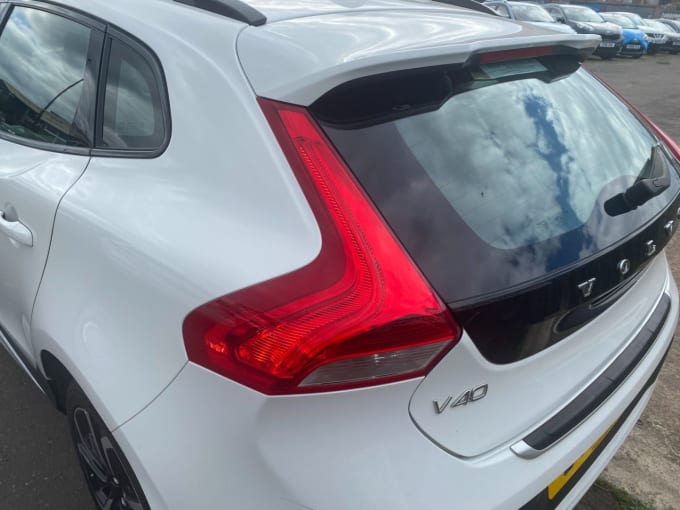 2025 Volvo V40 Cross Country