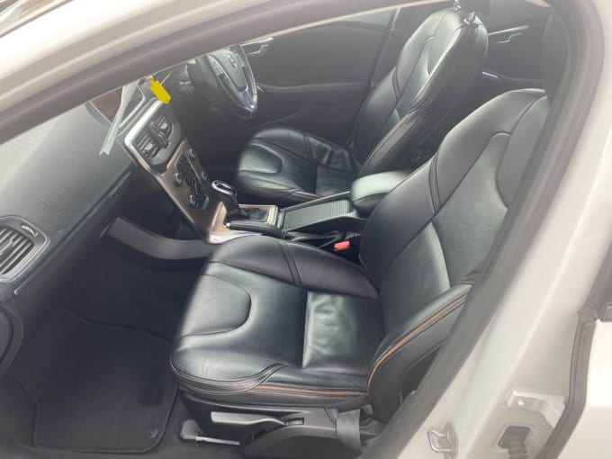2025 Volvo V40 Cross Country