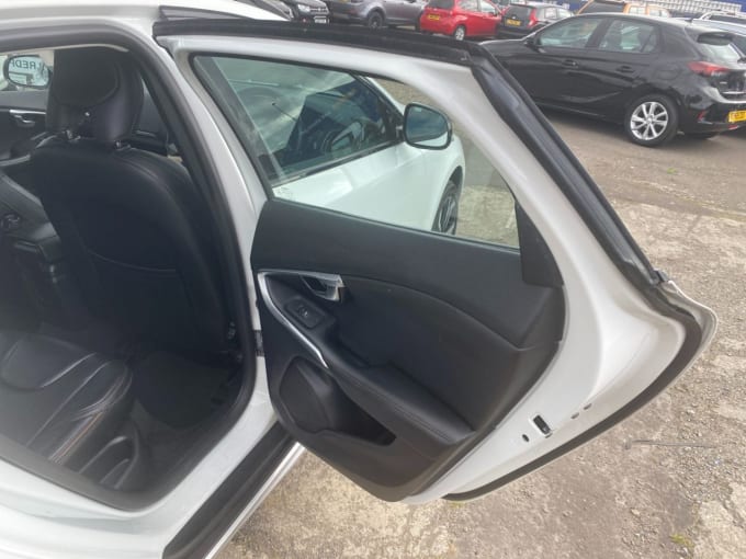 2025 Volvo V40 Cross Country