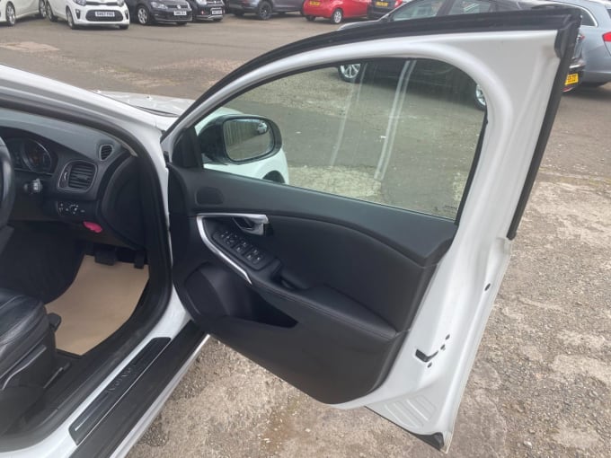 2025 Volvo V40 Cross Country