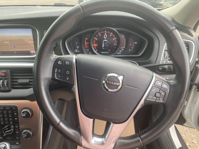 2025 Volvo V40 Cross Country
