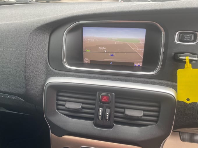 2025 Volvo V40 Cross Country