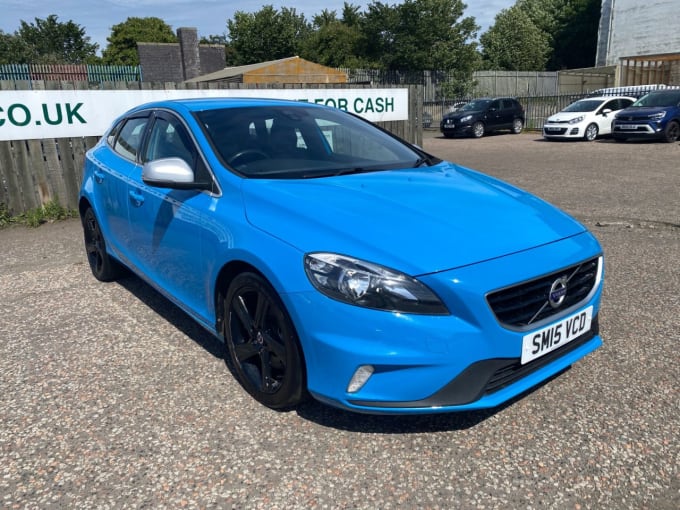 2025 Volvo V40