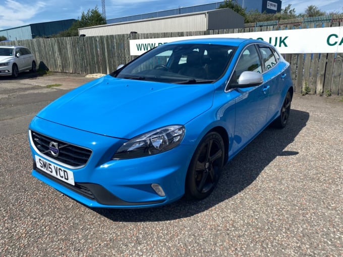 2025 Volvo V40
