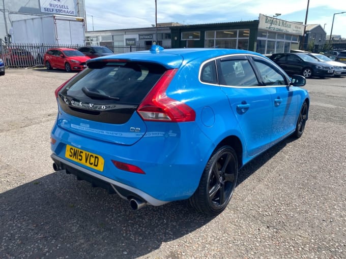 2025 Volvo V40