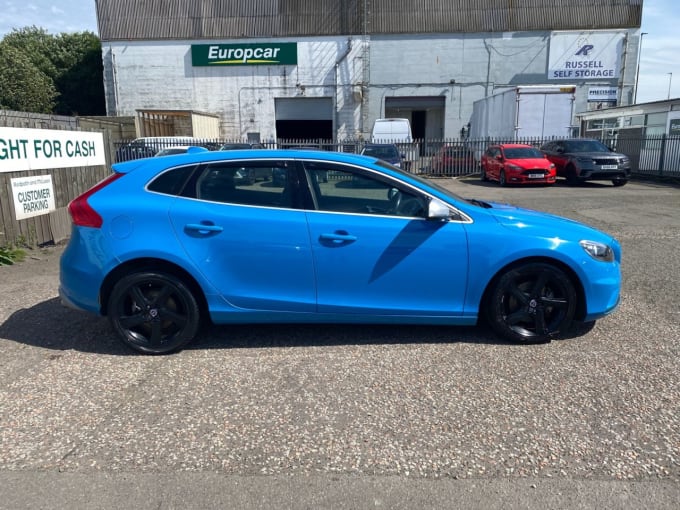 2025 Volvo V40