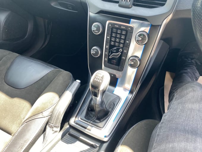 2025 Volvo V40