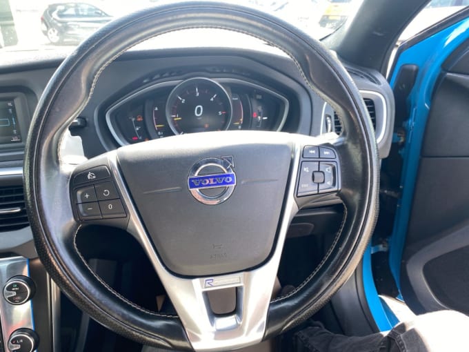2025 Volvo V40
