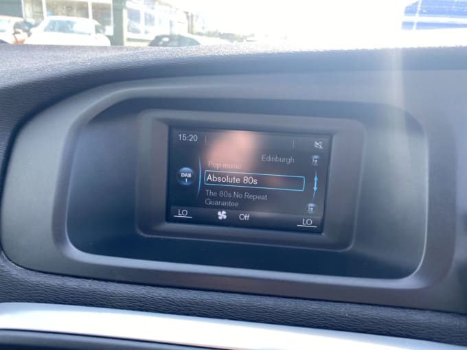 2025 Volvo V40