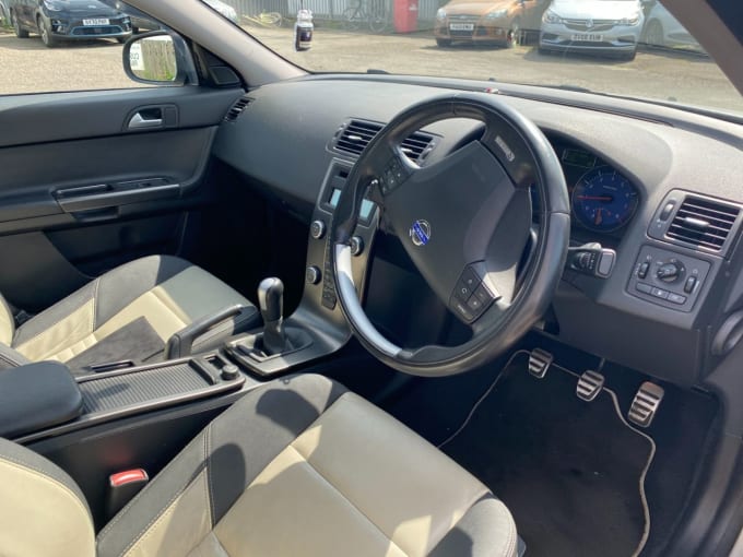 2025 Volvo S40