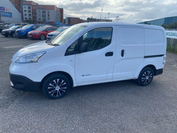2025 Nissan E-nv200