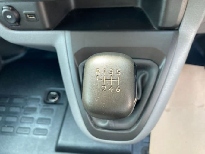 2025 Peugeot Expert