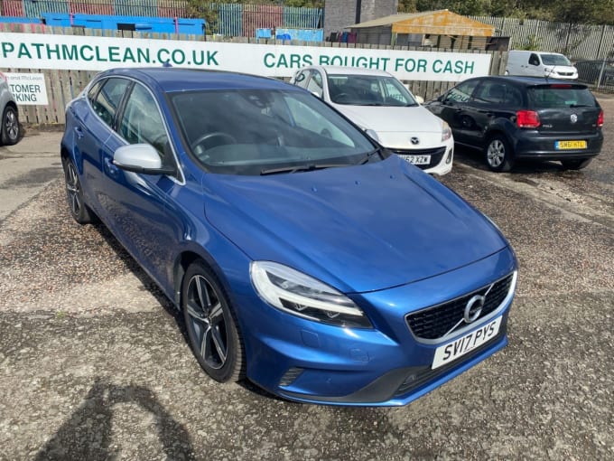 2025 Volvo V40