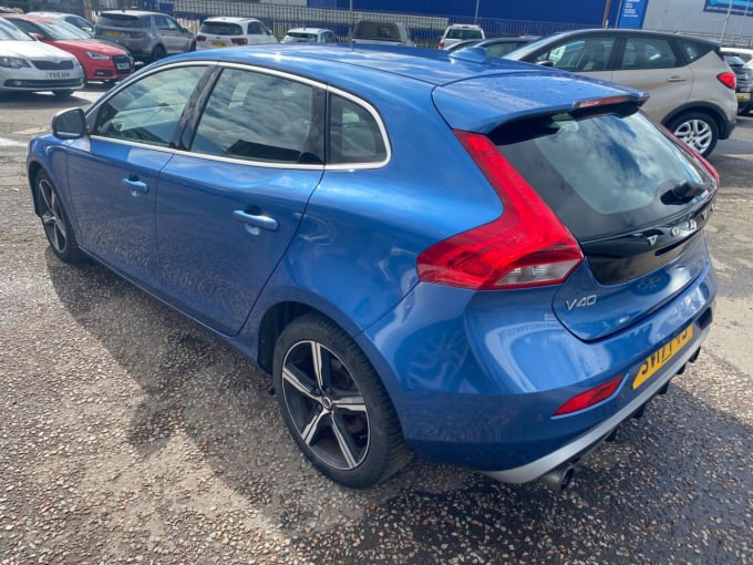 2025 Volvo V40