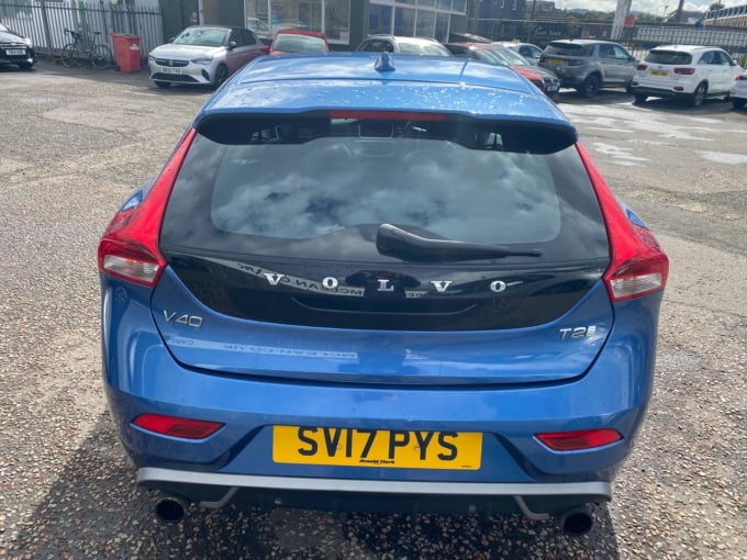 2025 Volvo V40