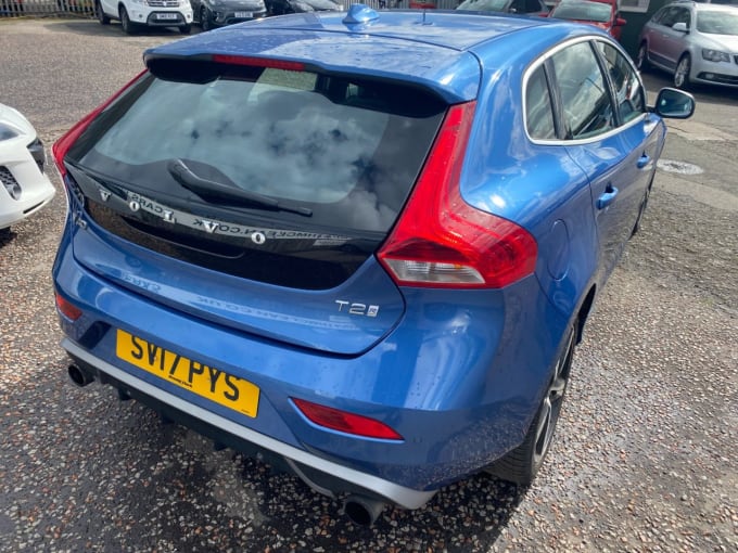 2025 Volvo V40