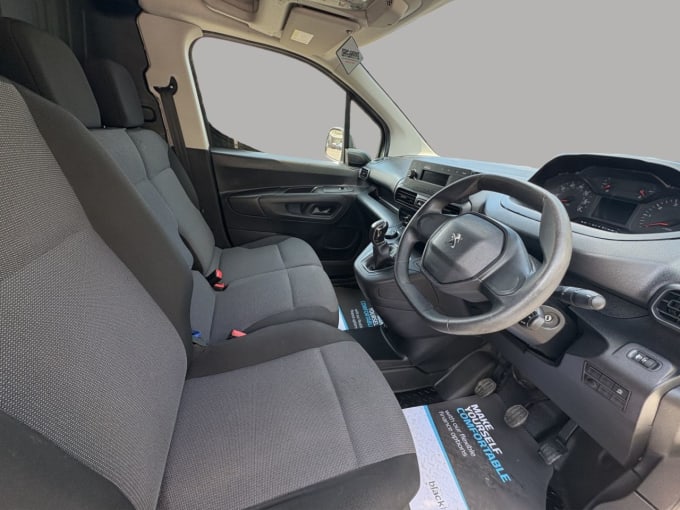 2025 Peugeot Partner